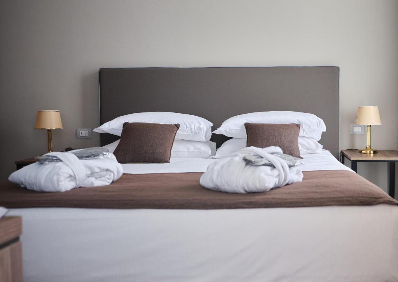 Hotel Ghiffa Ngoại thất bức ảnh